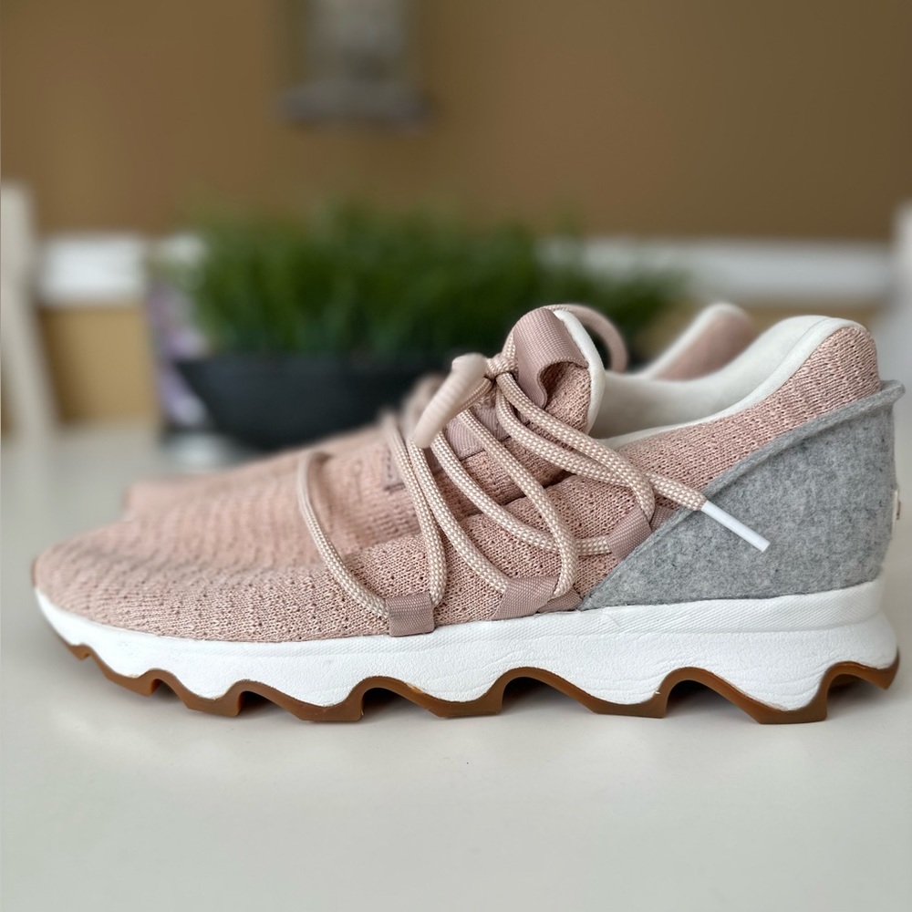 Women’s Sorel lace up blush pink & grey sneaker size 10